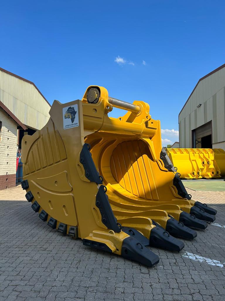 Large excavator bucket